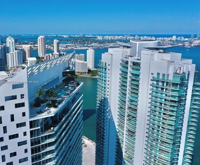 Building Photo - 1300 Brickell Bay Dr