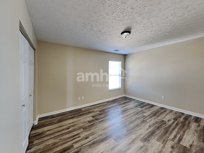 Building Photo - 906 Grand Oak Drive