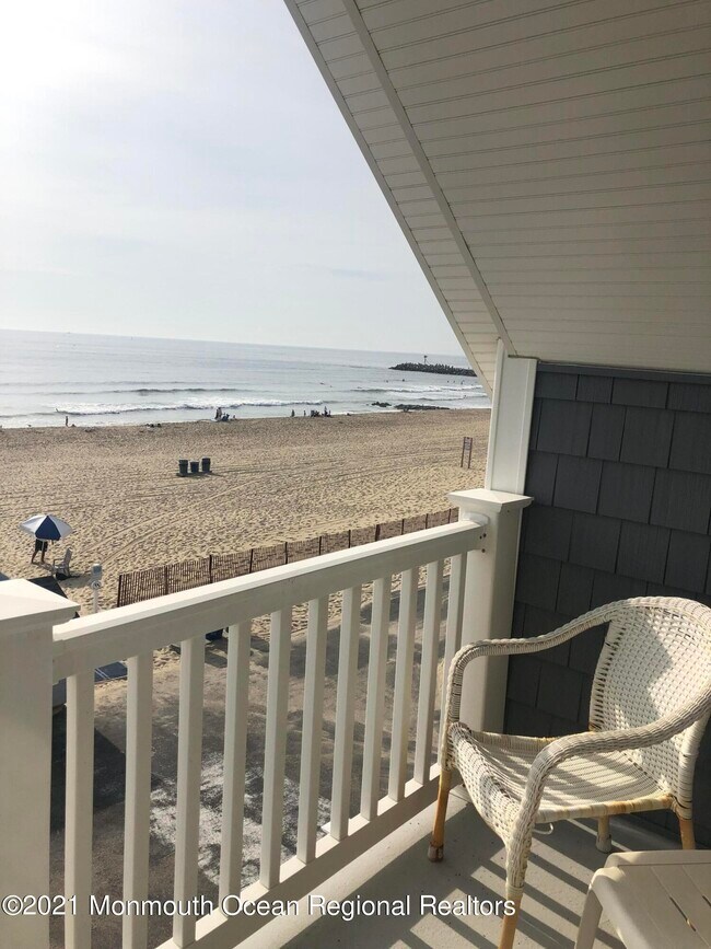 Building Photo - 369 Beach Front