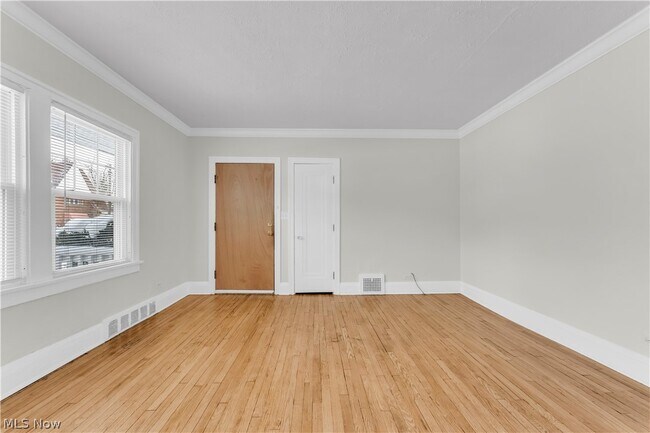 Building Photo - 3318 Milverton Rd