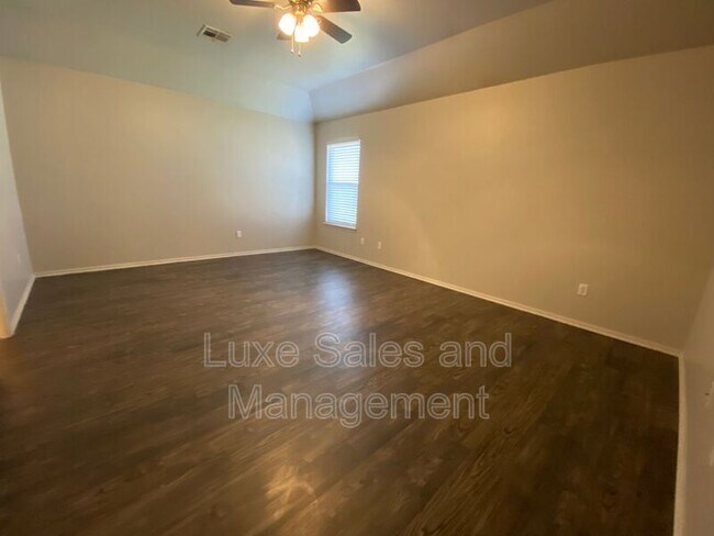 Building Photo - 2225 Mill Creek Way
