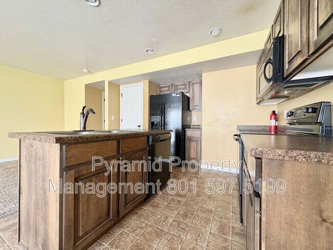 Building Photo - 2136 Fernside St