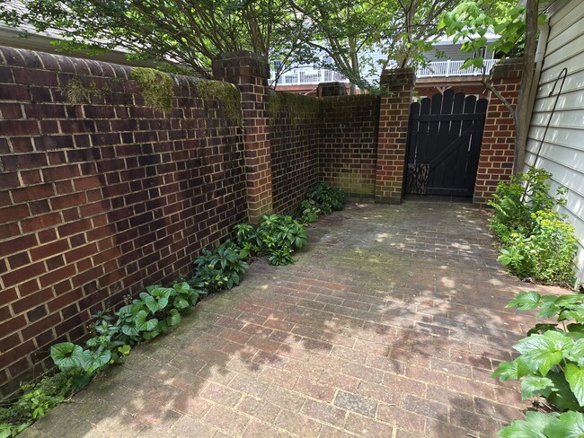 Building Photo - 517 Tanners Park Ct