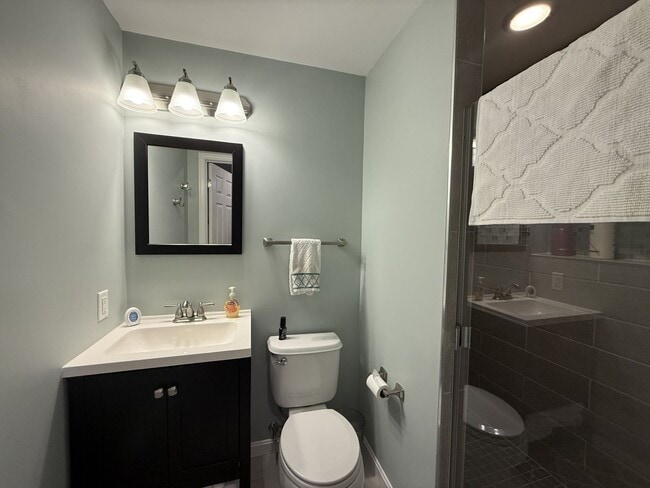 Building Photo - Brynwood Single Family Home - Short Term O...