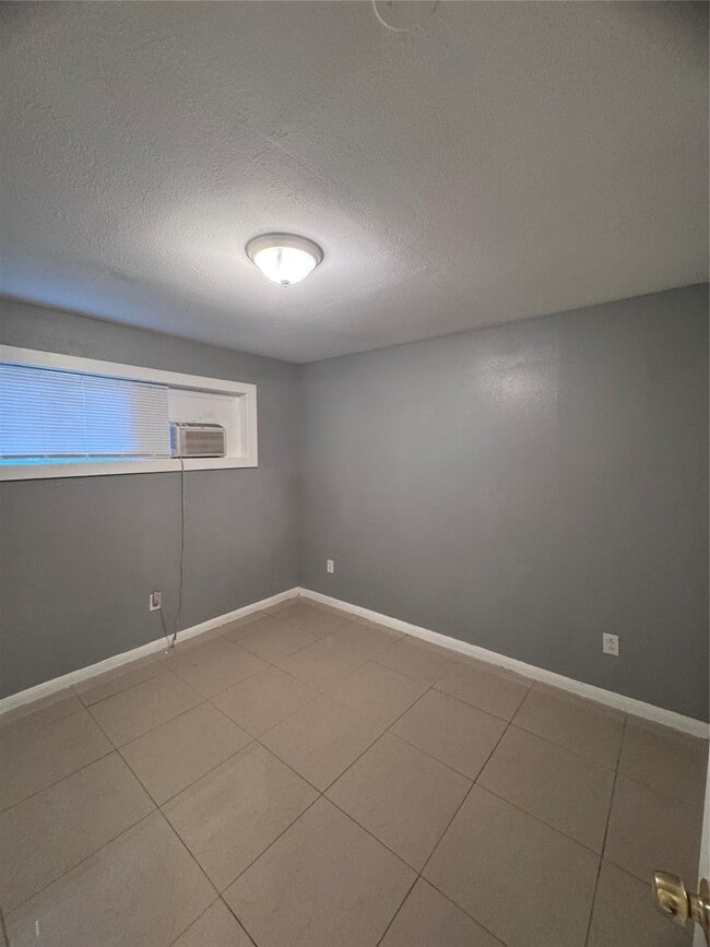 Building Photo - 4807 Mallow St