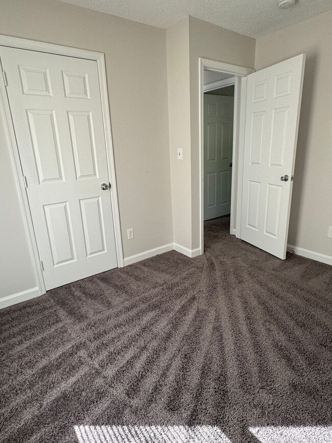 Building Photo - Yorkshire Downs Townhome