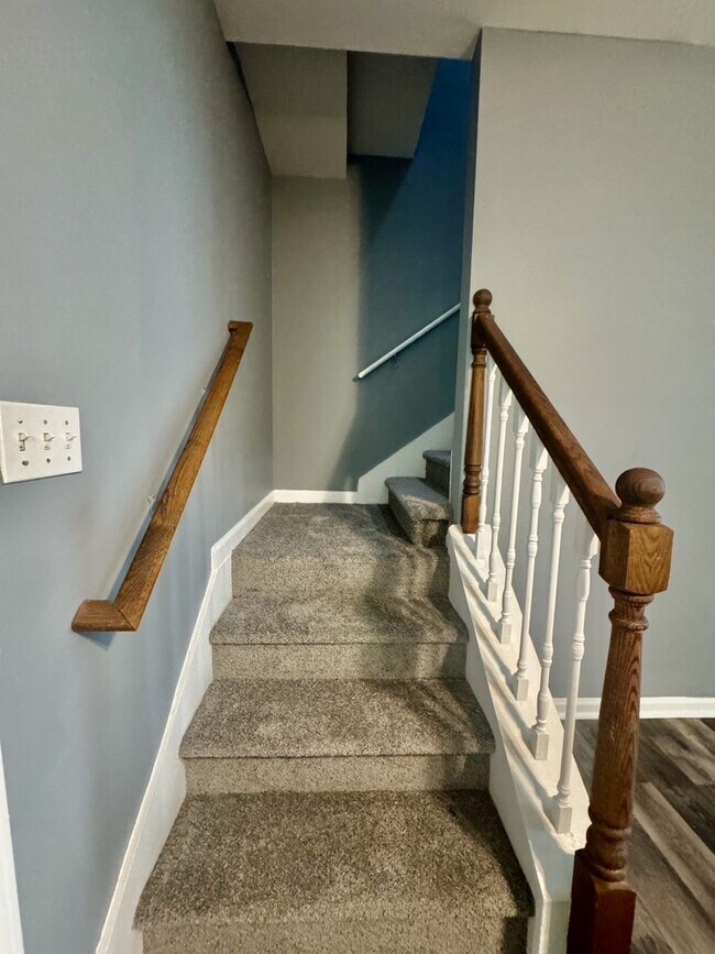 Building Photo - 4bedroom with Master on the Main!
