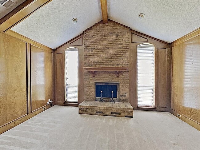 Building Photo - 1601 E Spring Valley Rd