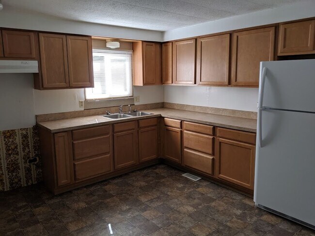 Building Photo - 380 W 66th Terrace