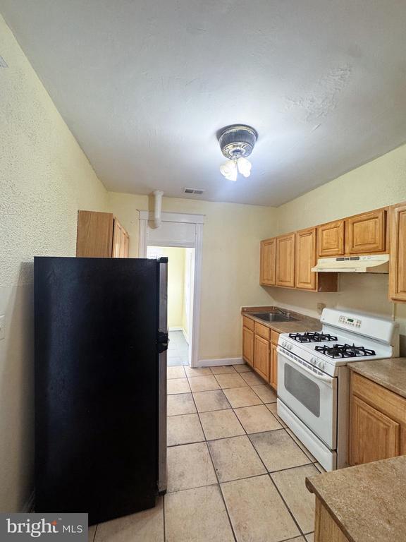 Building Photo - 422 Edgewood St