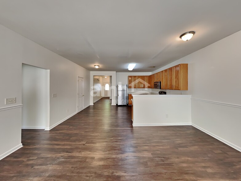 Building Photo - 7423 Mary Jo Helms Dr