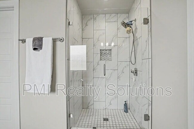 Building Photo - 1954 E 173rd St S