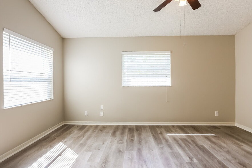 Building Photo - 180 Heatherwood Dr