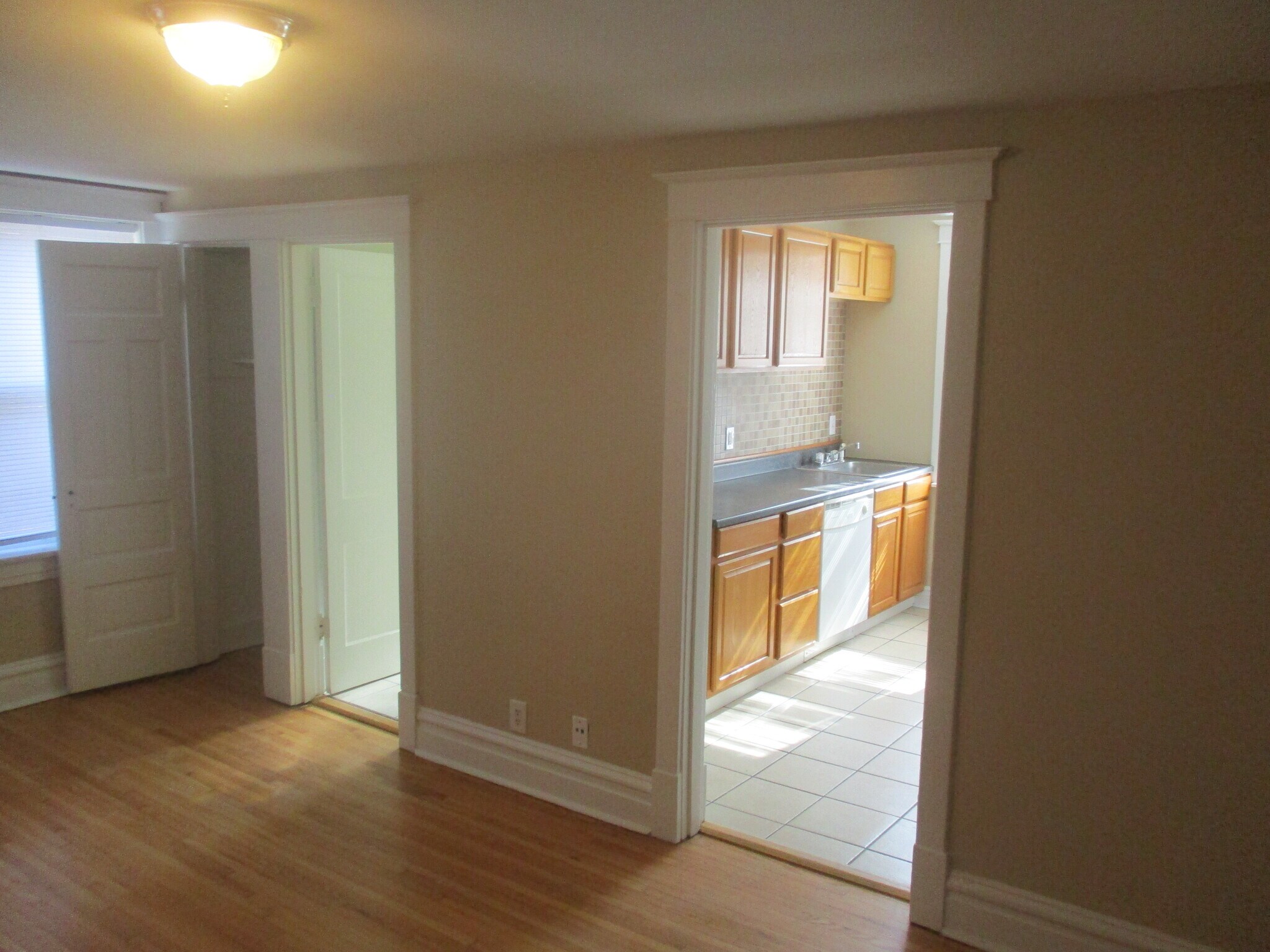 Living Room - 5818 S Grand Blvd