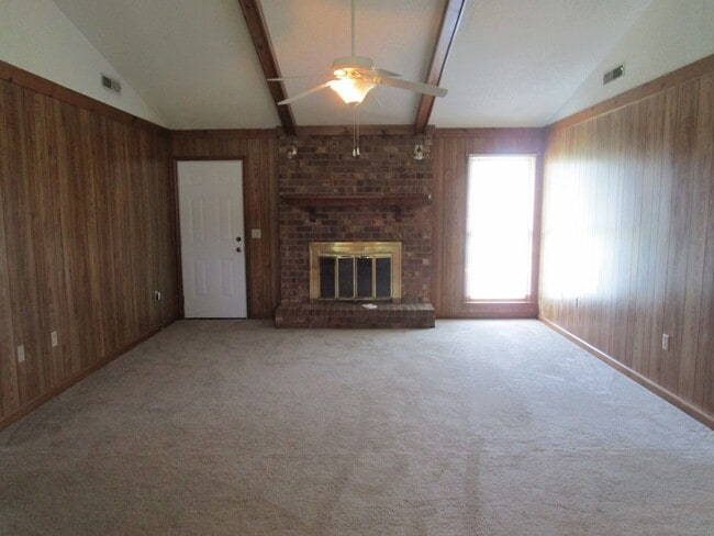 Building Photo - 40 Travis Ct