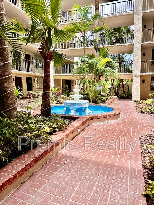 Building Photo - 2699 Seville Blvd