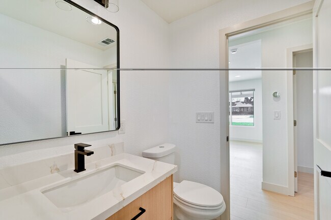 Building Photo - 2051 Randolph Dr