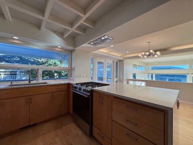 Building Photo - Breathtaking views of Chuckanut Bay!!