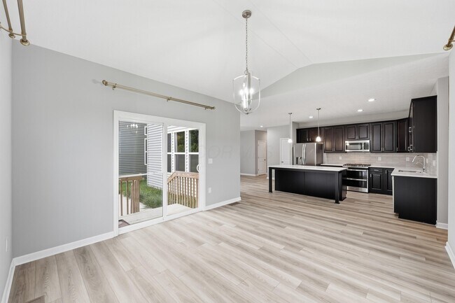 Building Photo - 5749 Shadowfair Ln