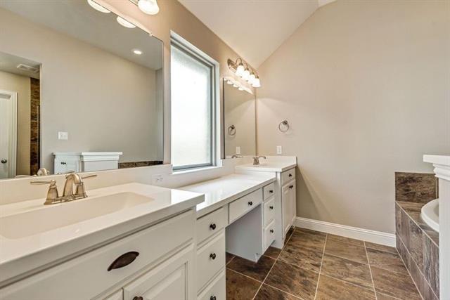 Building Photo - 1016 Somerset Cir