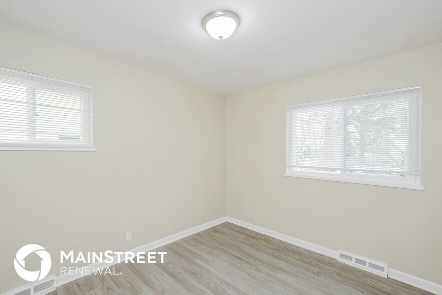 Building Photo - 8003 E 90th Terrace