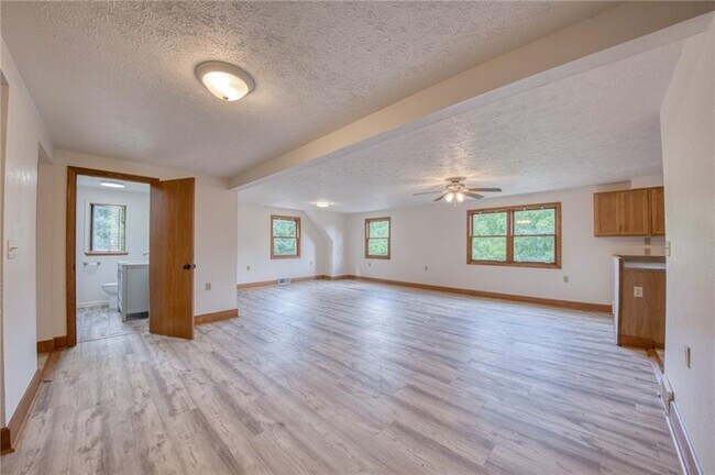 Building Photo - 4465 Mt Troy Rd Ext