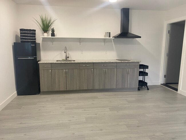 Building Photo - 3711 Veteran Ave