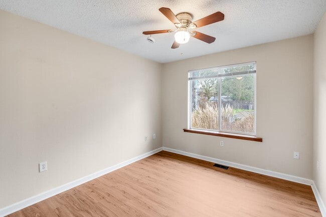 Building Photo - Beautiful 5 Bed, 3 Bath Rental Home in Sherwood!