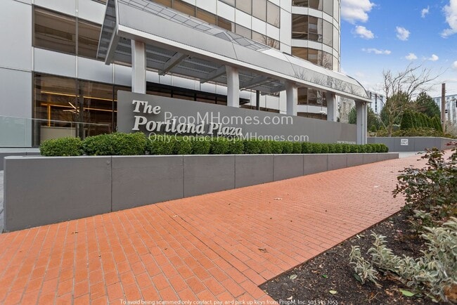 Building Photo - Luxurious Two Bedroom High-Rise Living at the Portland Plaza!