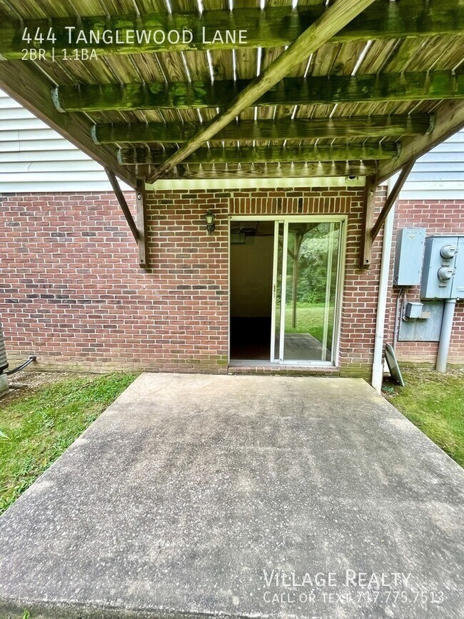 Building Photo - 444 Tanglewood Ln