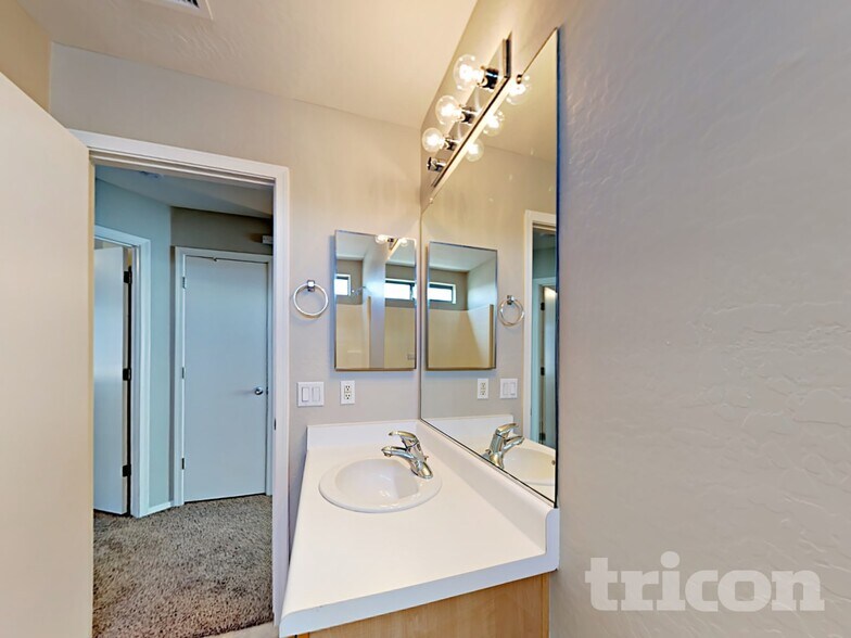 Building Photo - 6341 W Watkins St