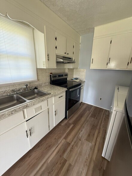 Building Photo - 360 Floyd St