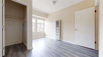 Building Photo - Top-Floor 3BR with Renovated Kitchen Acros...