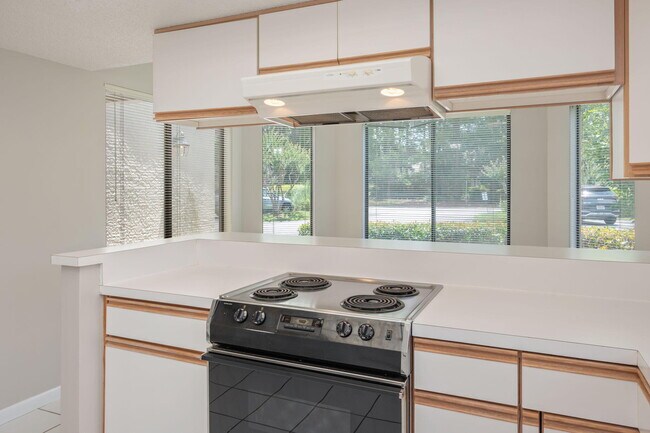 Building Photo - 1219 Oakmont Dr