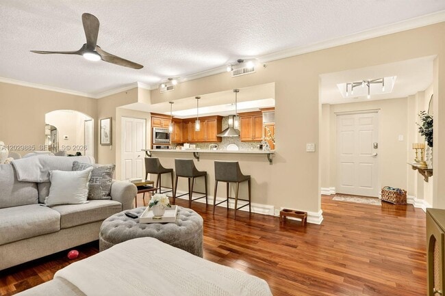 Building Photo - 1200 Hillsboro Mile