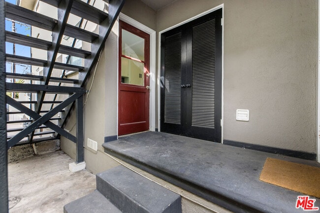 Building Photo - 2115 Ocean Park Blvd