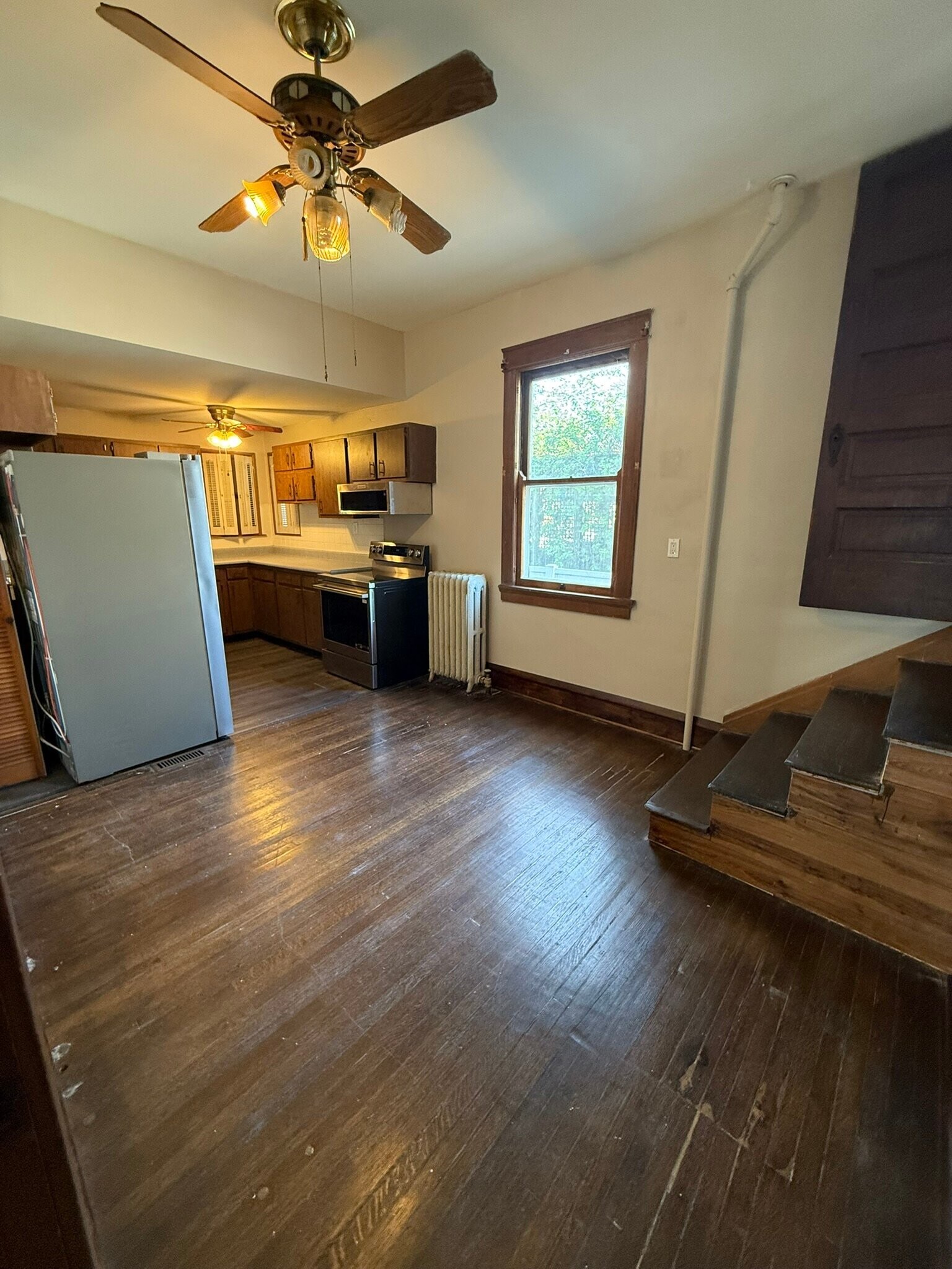 Building Photo - 907 Main St