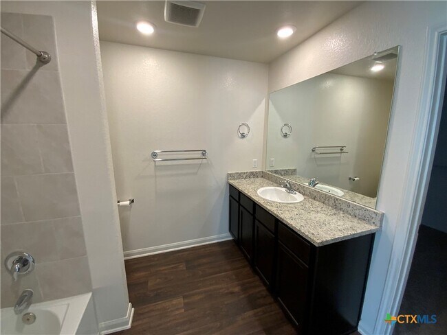 Building Photo - 208 Allington Cir
