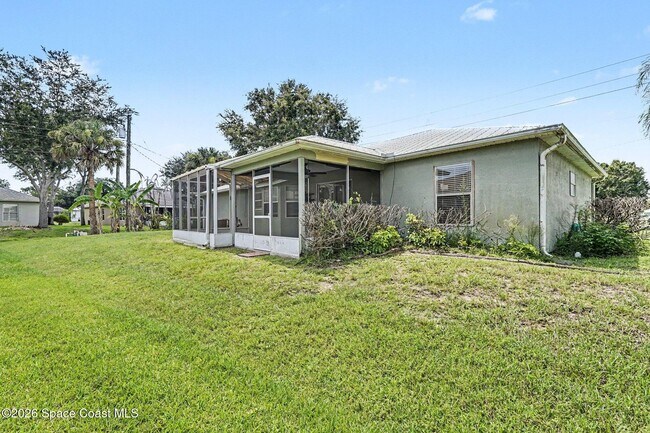 Building Photo - 880 Vocelle Ave