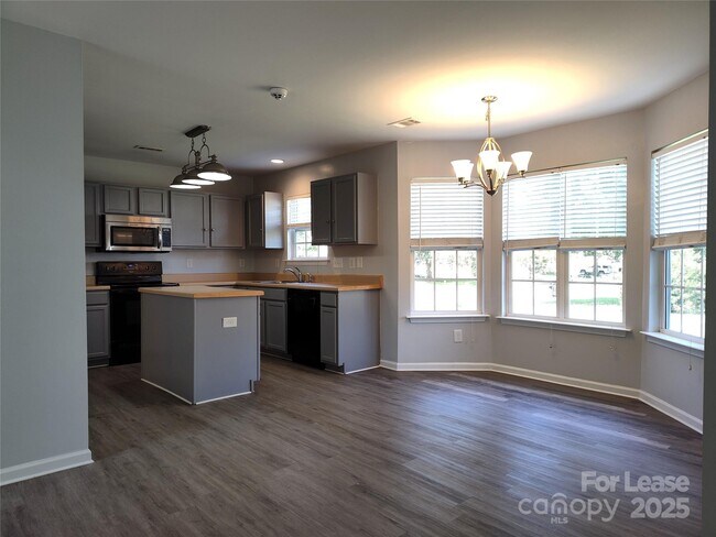 Building Photo - 3627 Pauline Ln