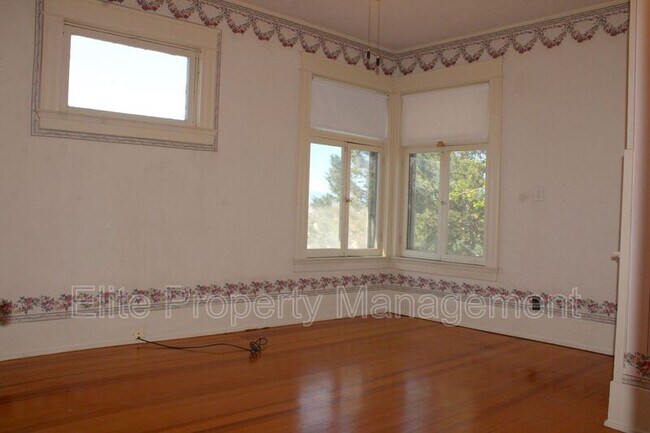 Building Photo - 511 W 13th St