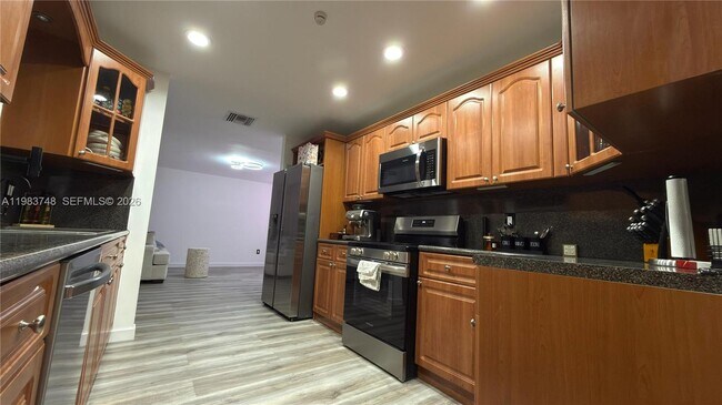 Building Photo - 1001 SW 98th Ave