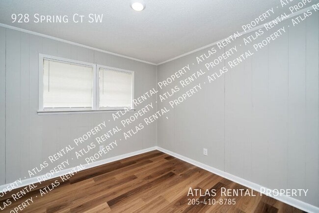 Building Photo - 928 Spring Ct SW