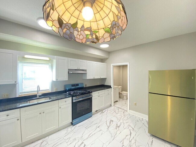 Building Photo - 7 Commercial St