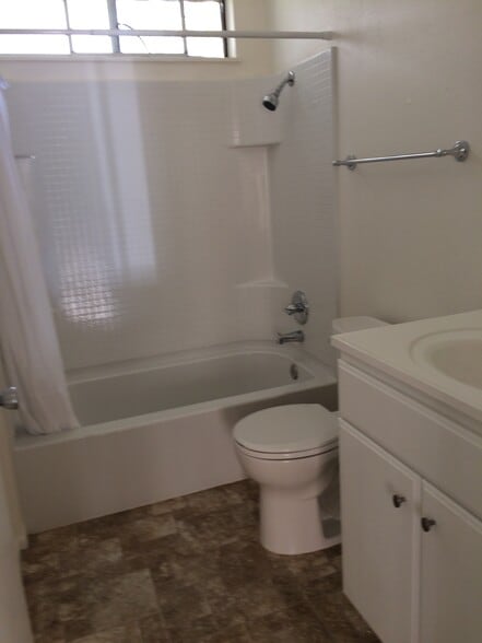 Full Bath Upstairs - 1355 Bond St