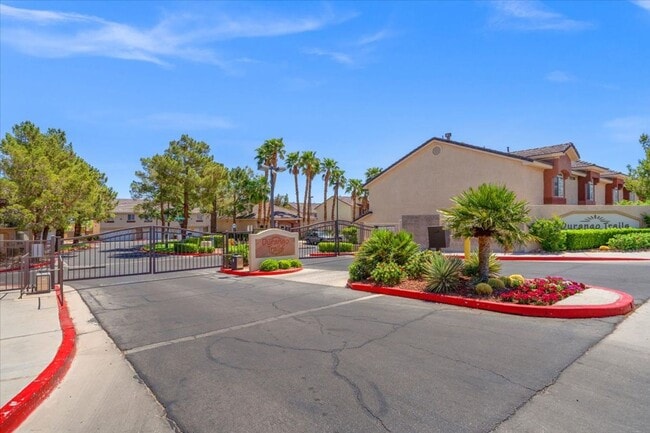 Building Photo - Contemporary 3 Bedroom Townhouse in Gated Community