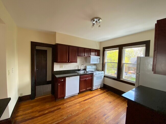 Building Photo - 1745 W 31st Pl