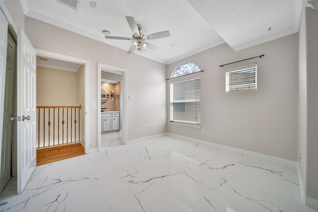 Building Photo - 1515 Hyde Park Blvd