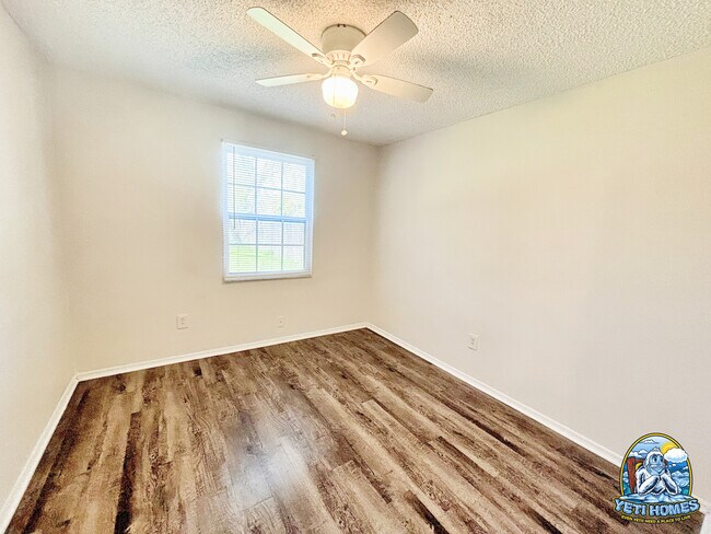 Building Photo - 2642 Debbie Ct