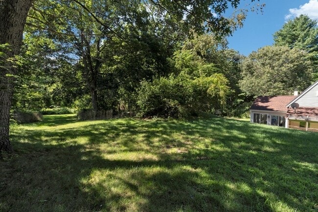 Building Photo - 606 Springs Rd